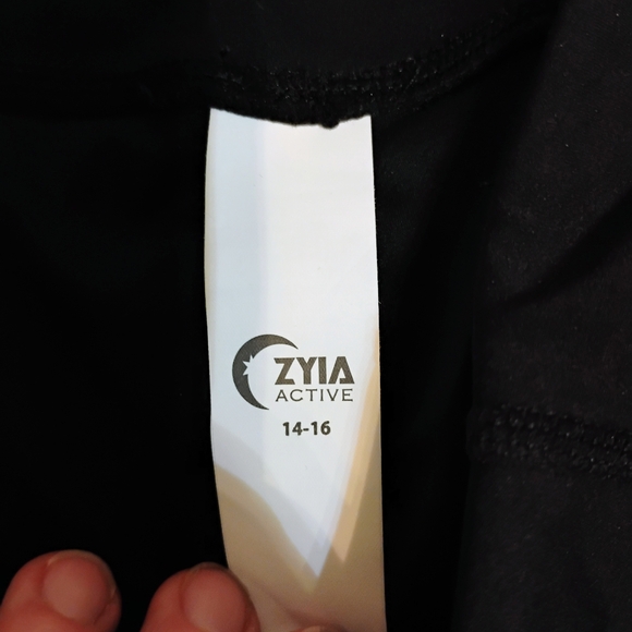 Zyia Active Black Slash Hi Rise 7/8 Length Leggings Pants Sz. 14-16 Never worn - Picture 2 of 3